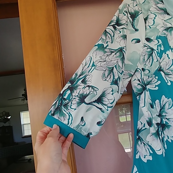 ⬇⬇NWOT...Jennifer Lopez Blouse - M - Picture 3 of 5